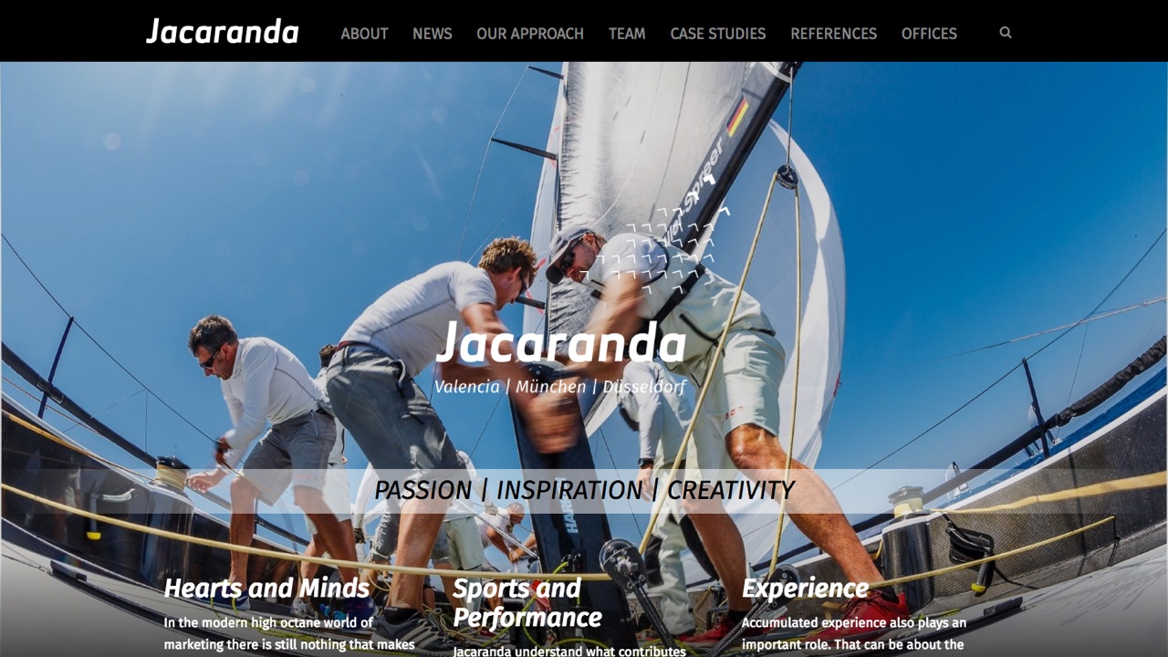 Header-Bereich der Webseite von Jacaranda Marketing mit Segel-Impressionen